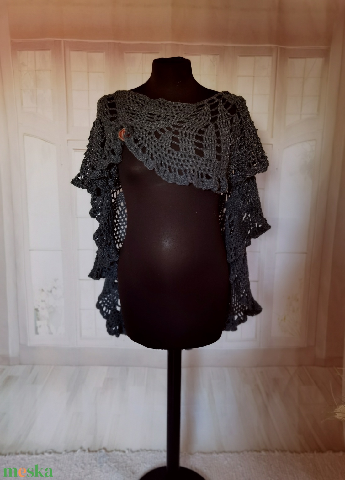 Horgolt vállkendő extra nagy puha , különleges forma, poncsó hatású - ruha & divat - sál, sapka, kendő - vállkendő - Meska.hu