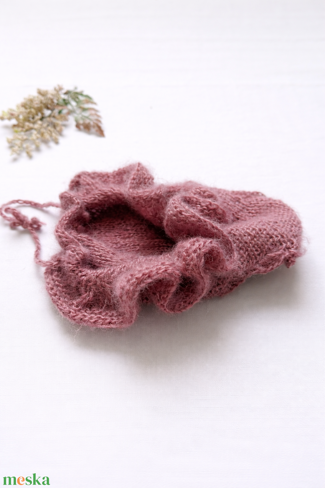 Kézzel kötött fodros újszülött body  - baba - mama - babafotózás - babafotózási kellékek - Meska.hu