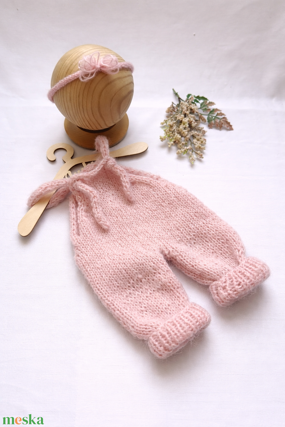Kézzel kötött újszülött kantáros nadrág és fejpánt - baba - mama - babafotózás - babafotózási kellékek - Meska.hu