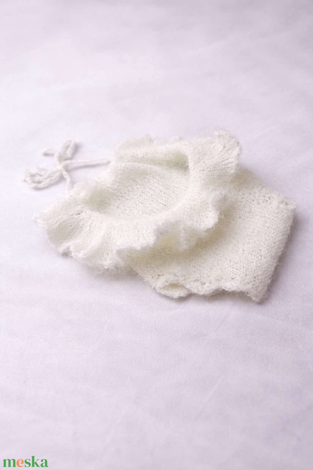 Kézzel kötött fodros újszülött body  - baba - mama - babafotózás - babafotózási kellékek - Meska.hu