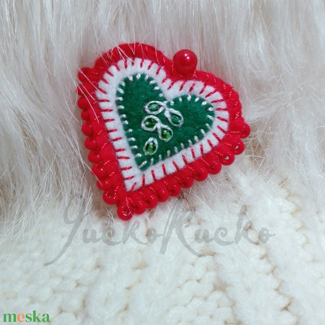 Szív alakú kitűző, kokárda - ékszer - kitűző és bross - kitűző - Meska.hu Szív alakú kitűző, kokárda - ékszer - kitűző és bross - kitűző - Meska.hu