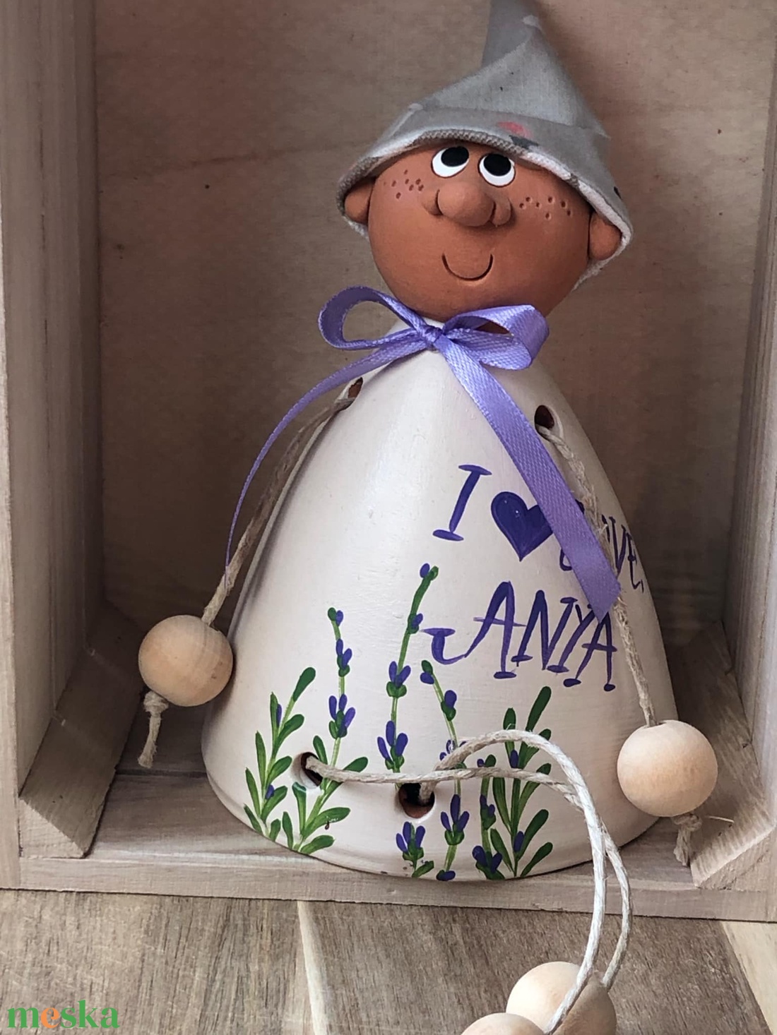 Nagy lógólábú manó (levendulás I love anya) - kellékek & szerszámok - dekorációs kellékek - figurák - Meska.hu Nagy lógólábú manó (levendulás I love anya) - kellékek & szerszámok - dekorációs kellékek - figurák - Meska.hu