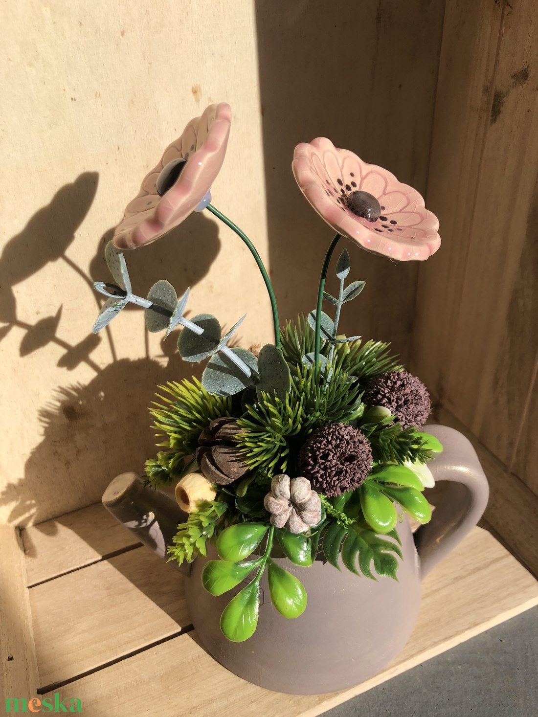 Rózsaszín mázas kerámiavirágok tavaszi asztaldísz - otthon & életmód - virágdekoráció - virágdíszek - virágdísz kaspóban - Meska.hu