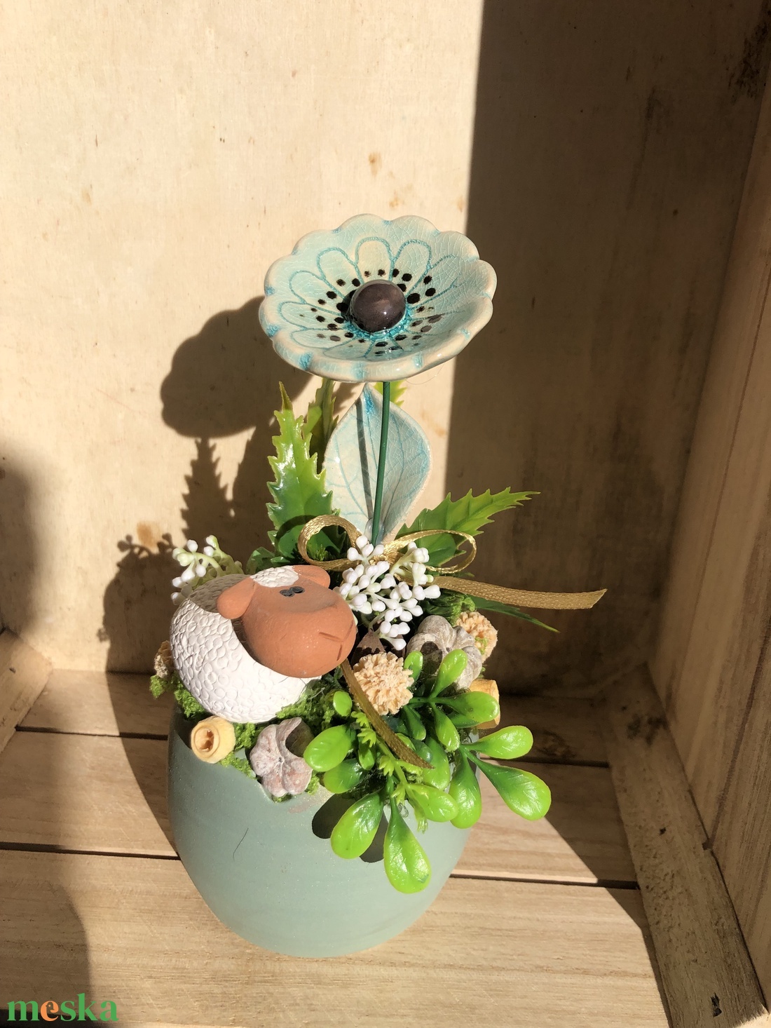 Türkiz mázas kerámiavirág barival tavaszi asztaldísz - otthon & életmód - virágdekoráció - virágdíszek - virágdísz kaspóban - Meska.hu