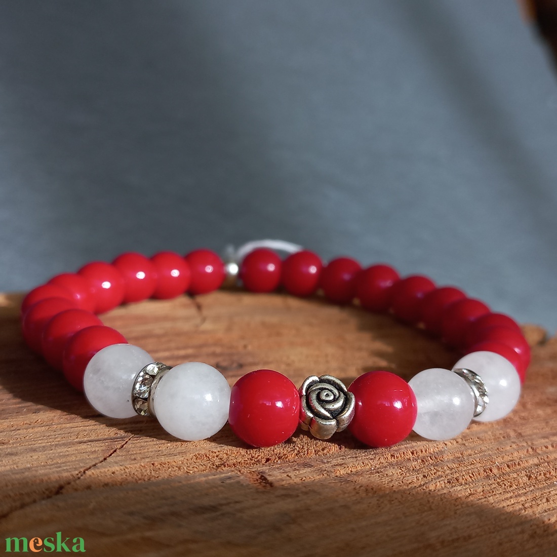 Korall piros jáde karkötő - ékszer - karkötő - gyöngyös karkötő - Meska.hu