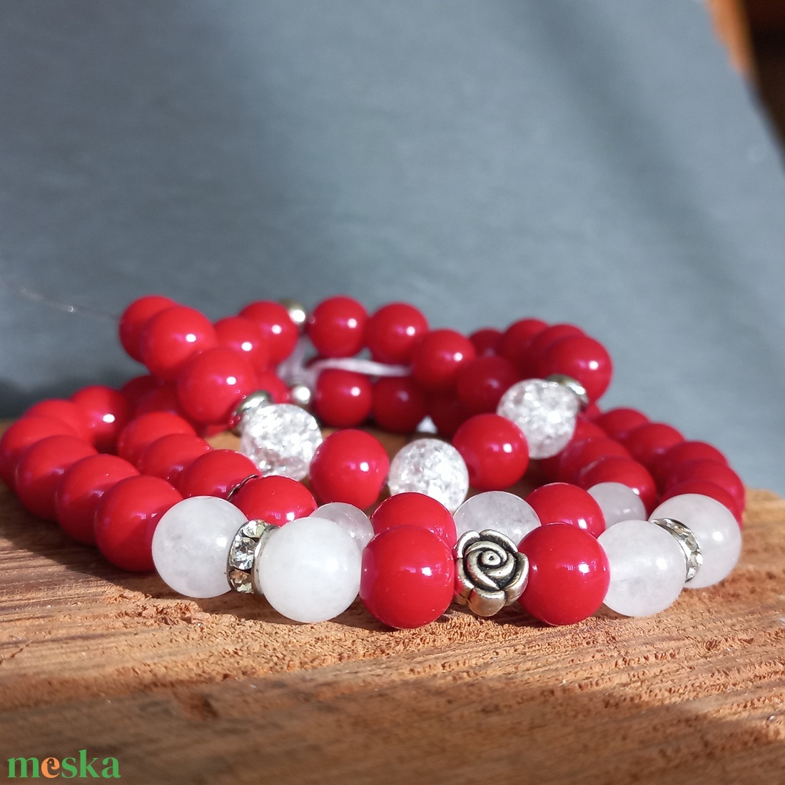 Korall piros jáde karkötő - ékszer - karkötő - gyöngyös karkötő - Meska.hu