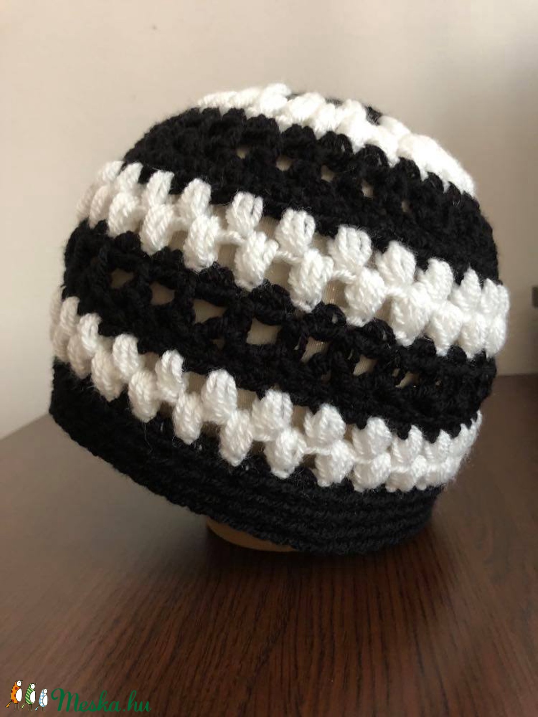 Fekete-fehér női beanie sapka 'LaceandPuff' - ruha & divat - sál, sapka, kendő - sapka - Meska.hu Fekete-fehér női beanie sapka 'LaceandPuff' - ruha & divat - sál, sapka, kendő - sapka - Meska.hu