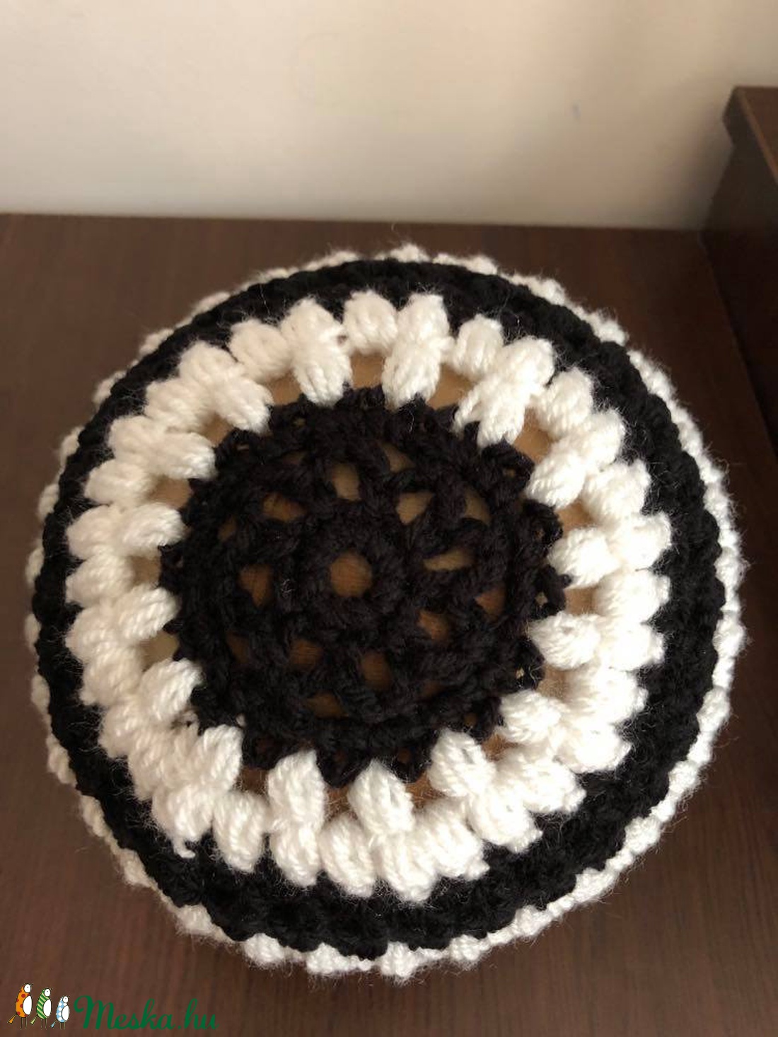 Fekete-fehér női beanie sapka 'LaceandPuff' - ruha & divat - sál, sapka, kendő - sapka - Meska.hu Fekete-fehér női beanie sapka 'LaceandPuff' - ruha & divat - sál, sapka, kendő - sapka - Meska.hu