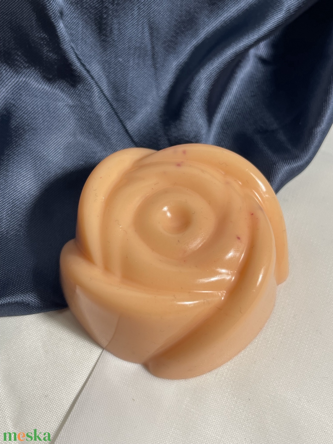 Róza formájú kézműves szappan panna cotta- málna illat - szépségápolás - szappan & fürdés - fürdősó, fürdőgolyó, habfürdő - Meska.hu