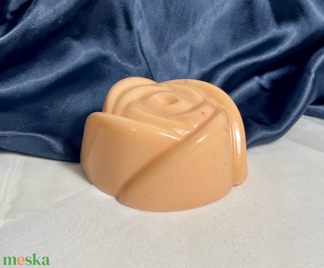 Róza formájú kézműves szappan panna cotta- málna illat - szépségápolás - szappan & fürdés - fürdősó, fürdőgolyó, habfürdő - Meska.hu