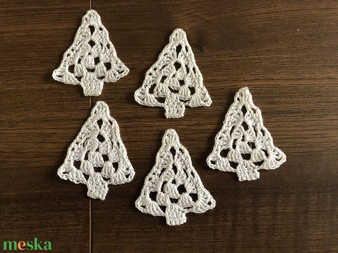 Horgolt karácsonyfa függődísz - karácsony - karácsonyi lakásdekoráció - karácsonyfadíszek - Meska.hu