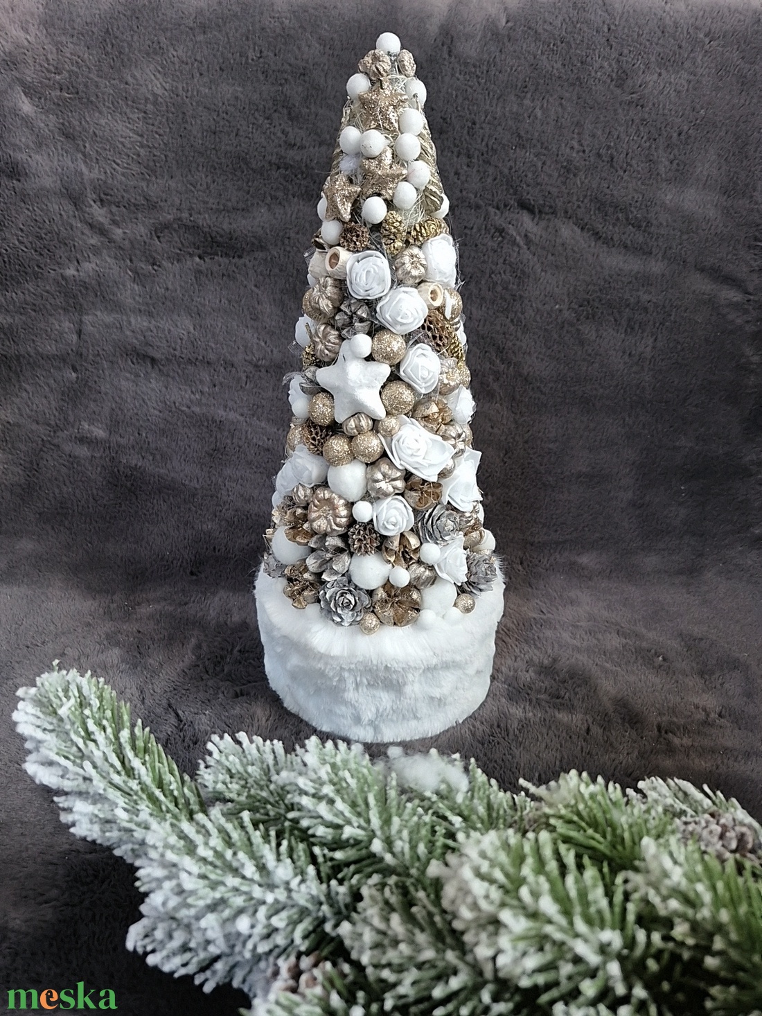 Karácsonyfa - karácsony - karácsonyi lakásdekoráció - karácsonyfa szoknya, karácsonyfa alátét - Meska.hu