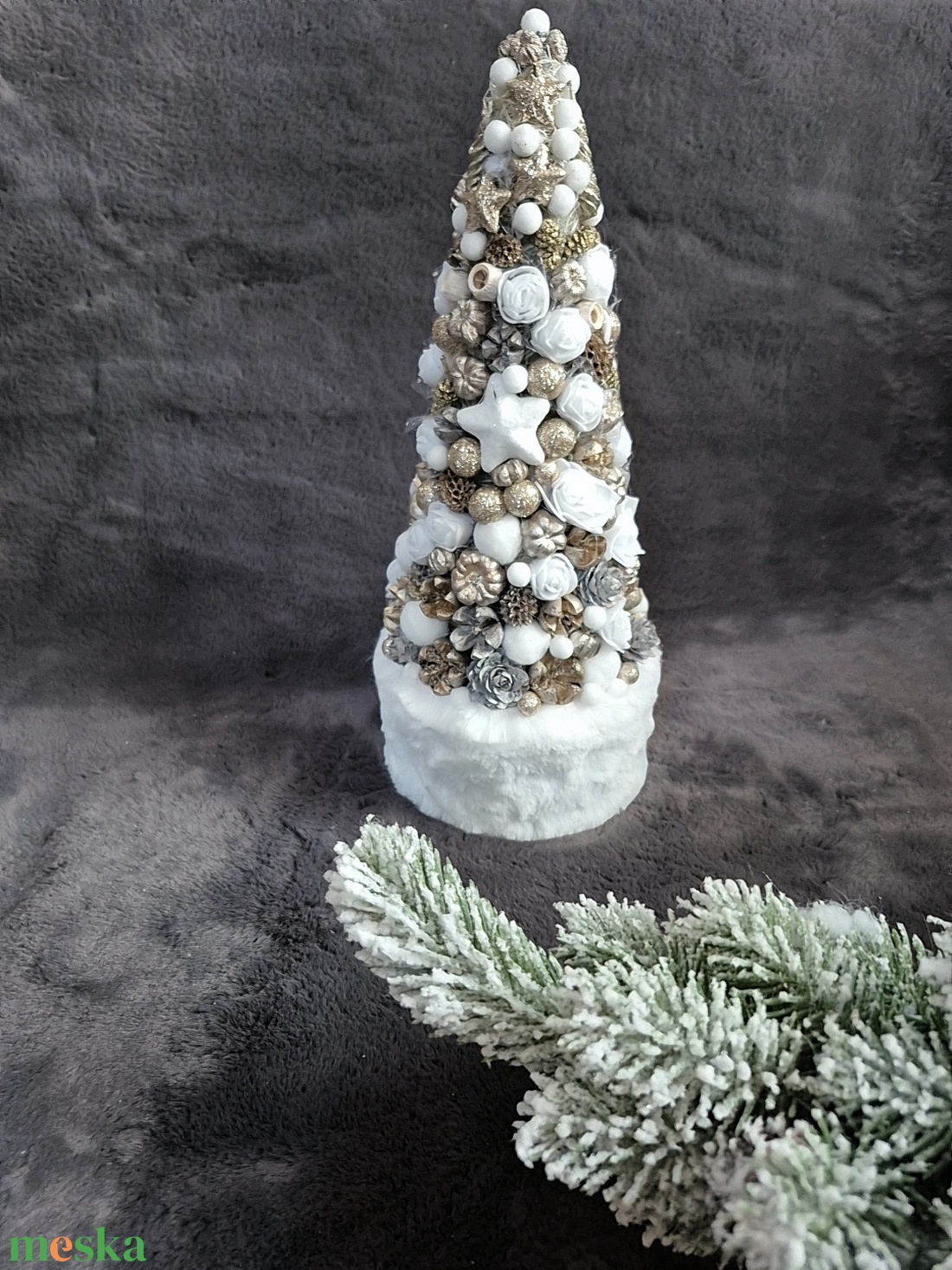 Karácsonyfa - karácsony - karácsonyi lakásdekoráció - karácsonyfa szoknya, karácsonyfa alátét - Meska.hu