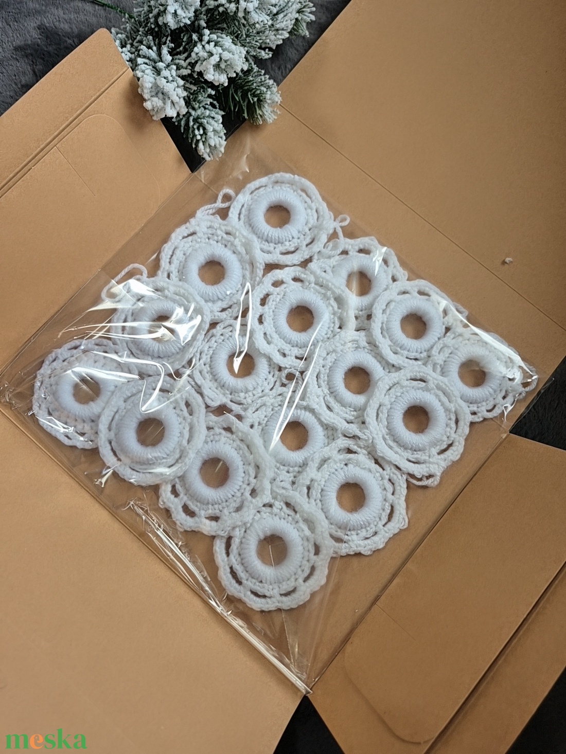 Horgolt karácsonyfa díszek  - karácsony - karácsonyi lakásdekoráció - karácsonyfadíszek - Meska.hu