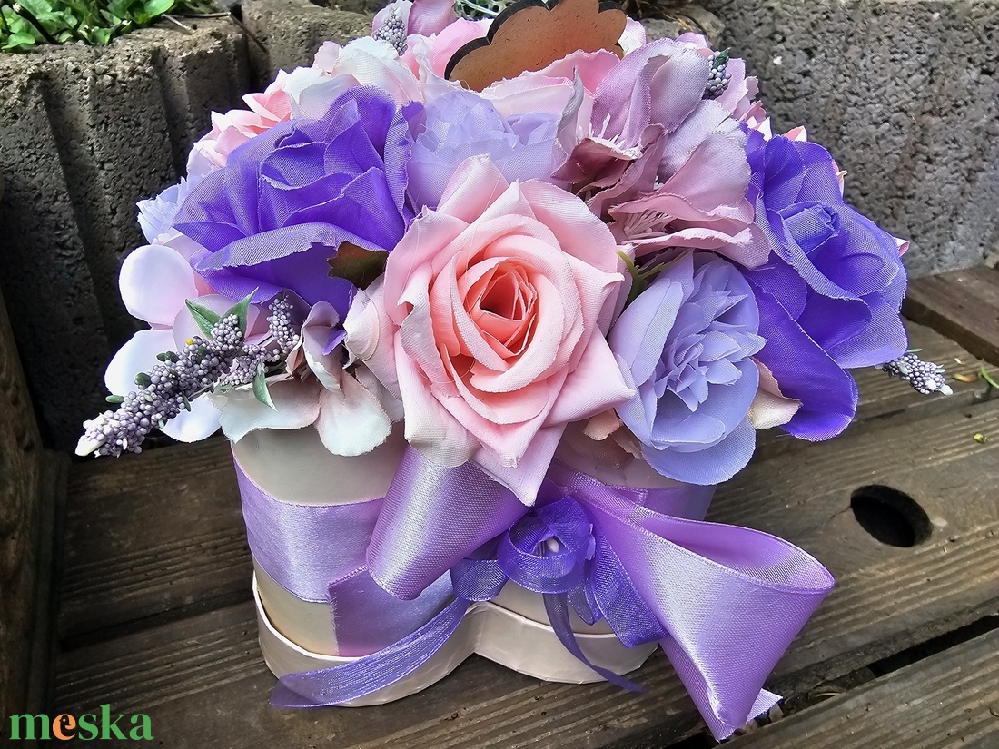 Anyák napi virágbox - otthon & életmód - virágdekoráció - virágok - virágbox - Meska.hu