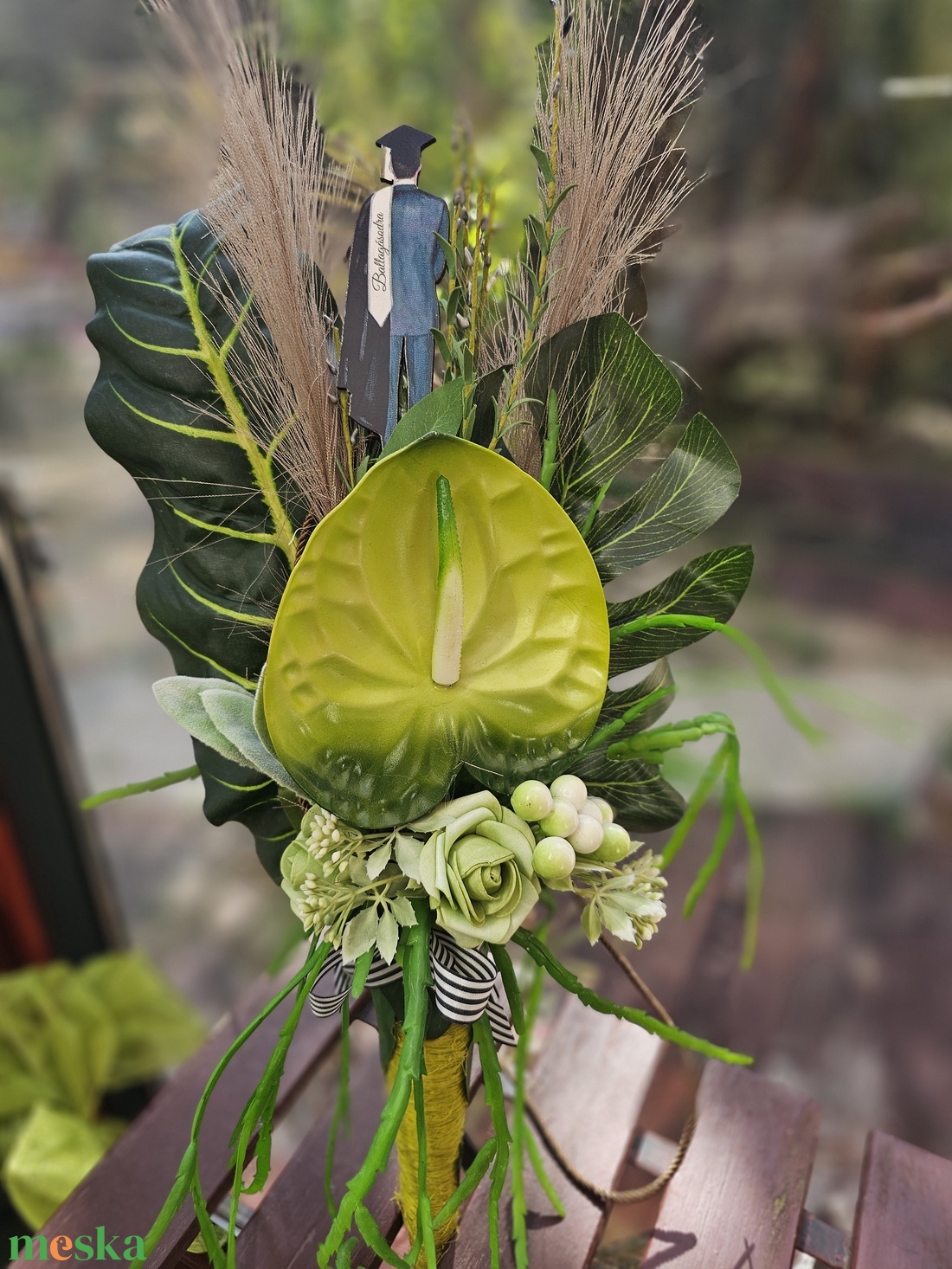 Ballagási csokor vállra akasztható fiú zöld - otthon & életmód - virágdekoráció - virágok - virágcsokor - Meska.hu