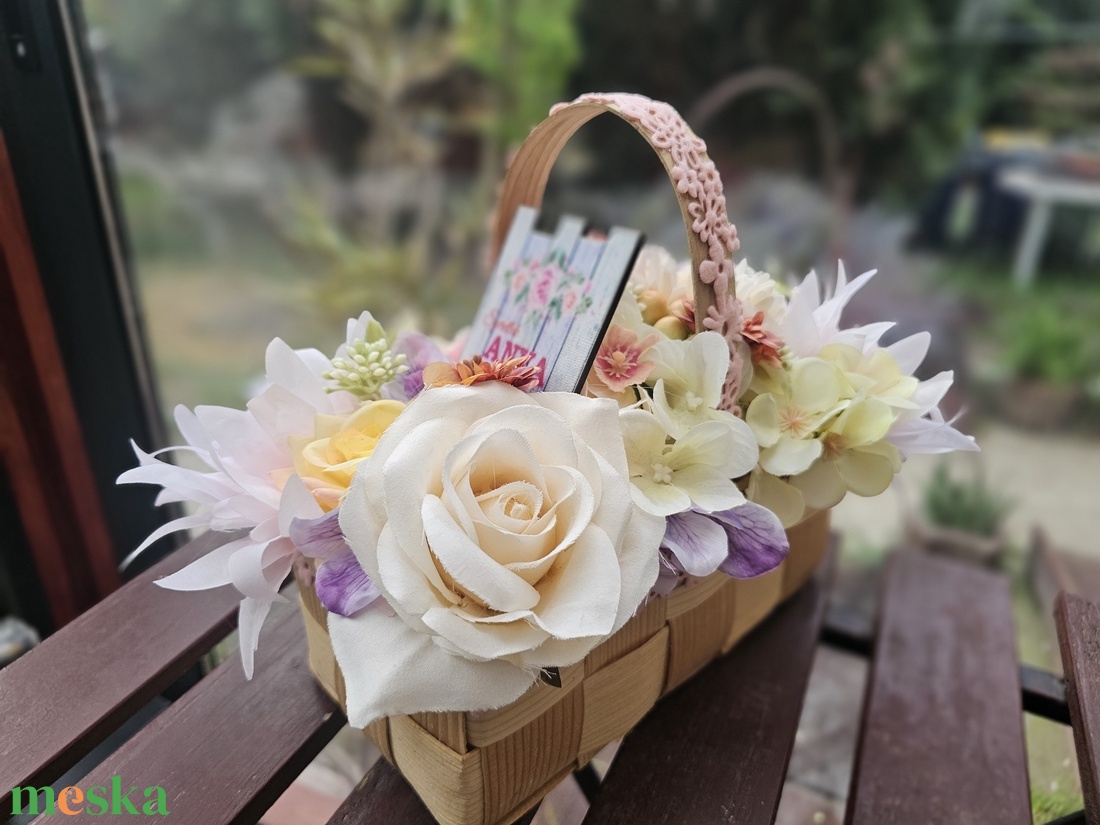 Anyák napi virágkosár - otthon & életmód - virágdekoráció - virágdíszek - asztali virágdísz - Meska.hu