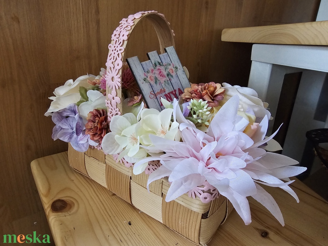 Anyák napi virágkosár - otthon & életmód - virágdekoráció - virágdíszek - asztali virágdísz - Meska.hu