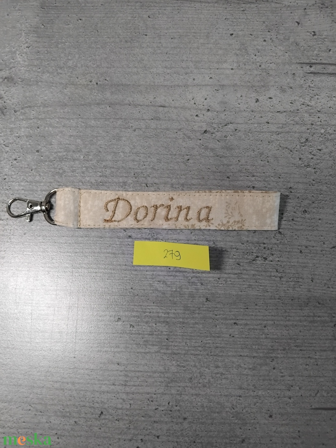 Hímzett neves kulcstartó - táska & tok - kulcstartó & táskadísz - kulcstartó - Meska.hu