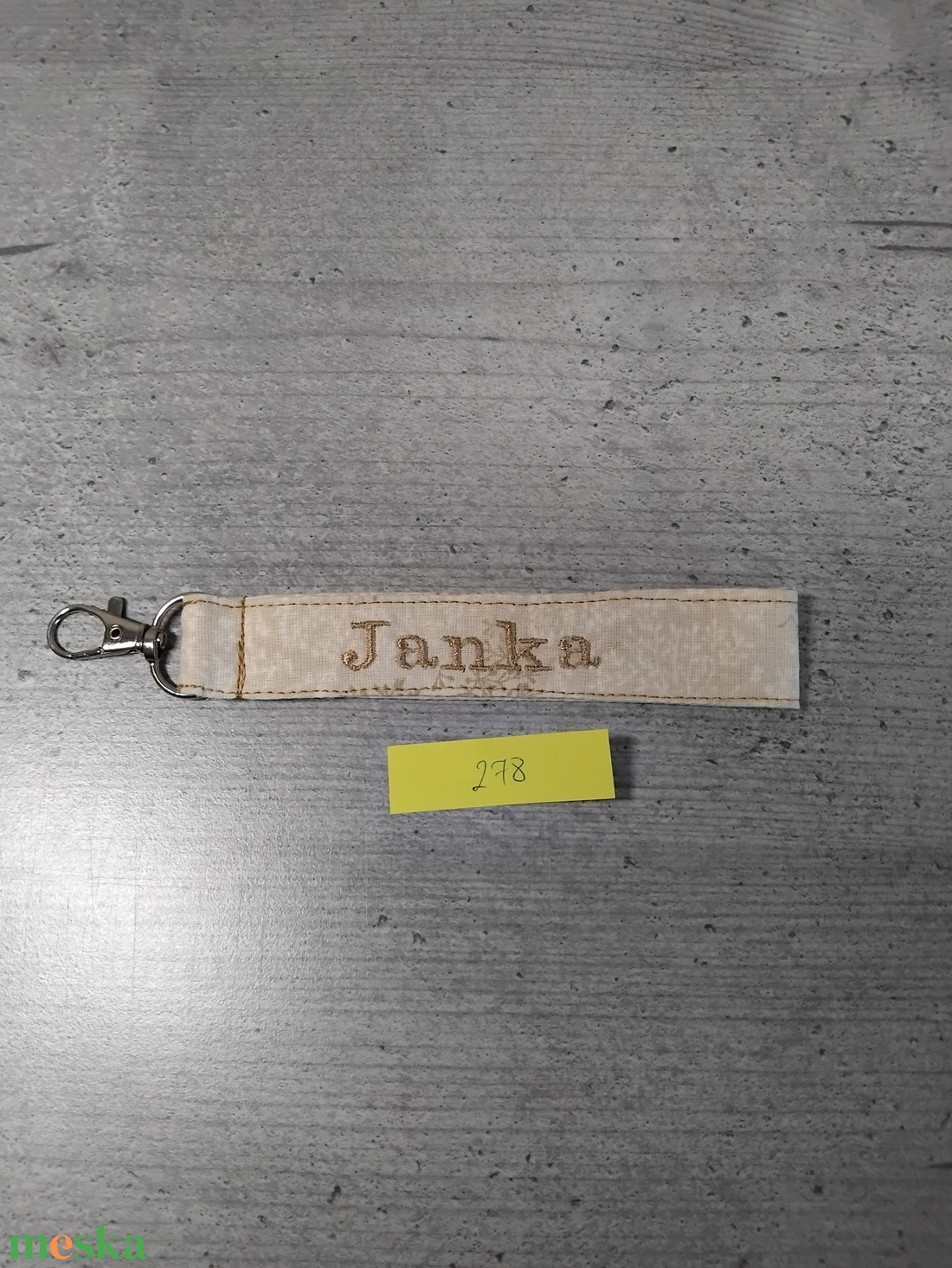 Hímzett neves kulcstartó - táska & tok - kulcstartó & táskadísz - kulcstartó - Meska.hu