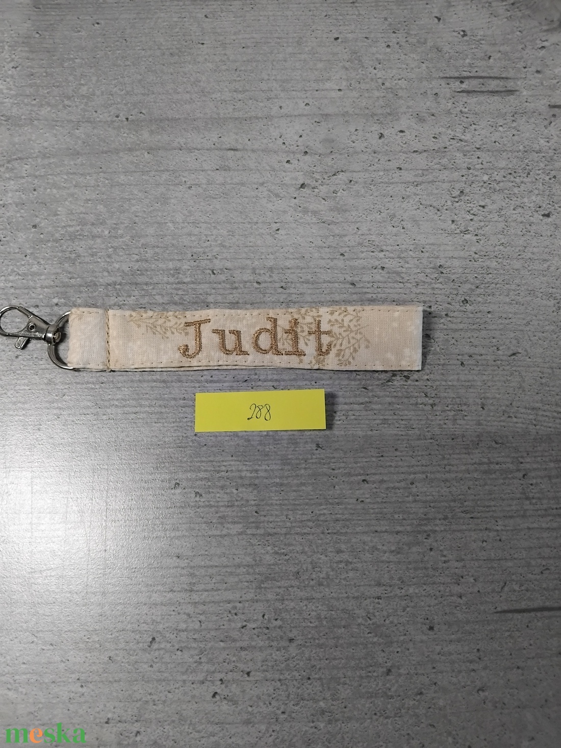 Hímzett neves kulcstartó - táska & tok - kulcstartó & táskadísz - kulcstartó - Meska.hu