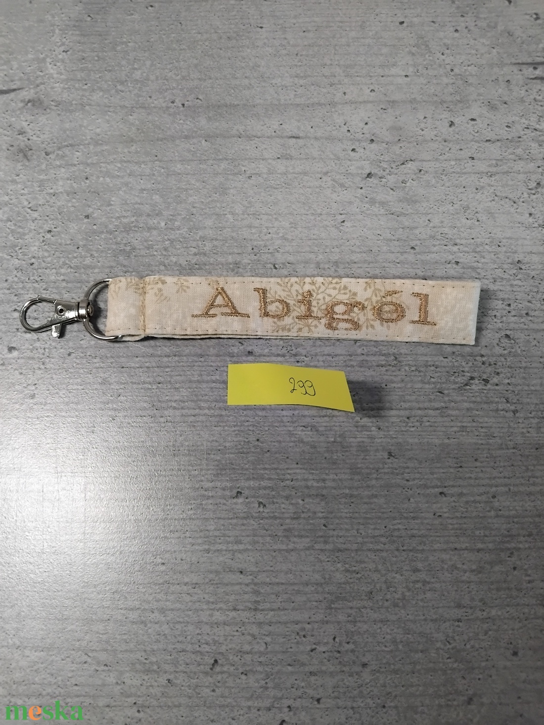 Hímzett neves kulcstartó - táska & tok - kulcstartó & táskadísz - kulcstartó - Meska.hu