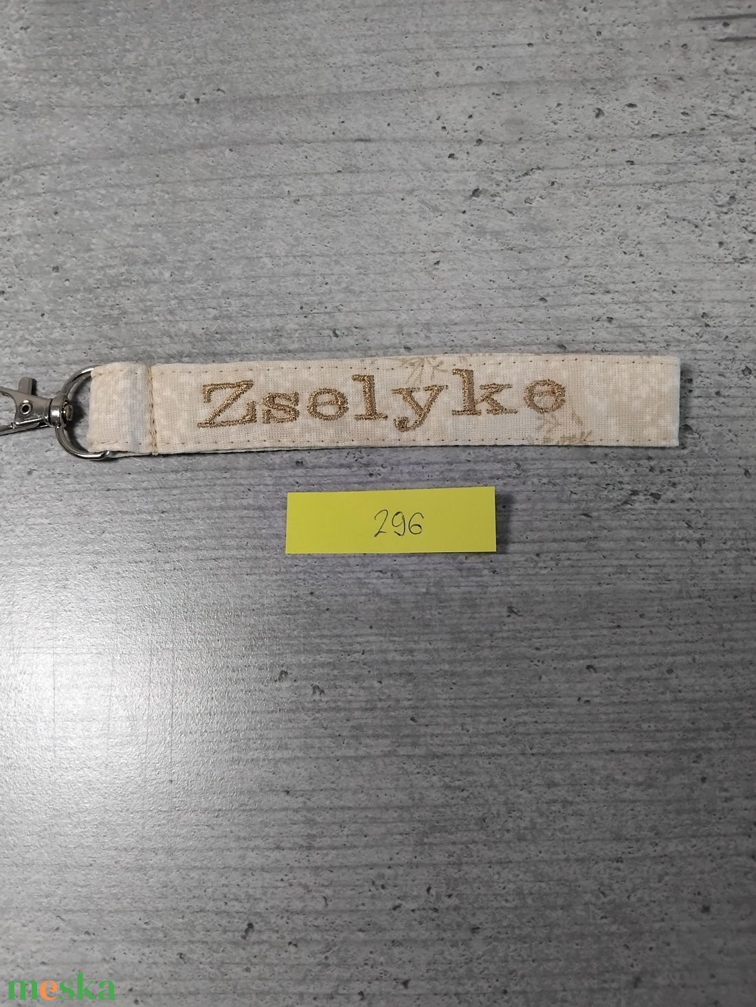 Hímzett neves kulcstartó - táska & tok - kulcstartó & táskadísz - kulcstartó - Meska.hu