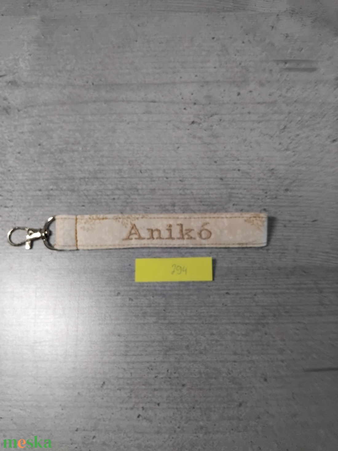 Hímzett neves kulcstartó - táska & tok - kulcstartó & táskadísz - kulcstartó - Meska.hu