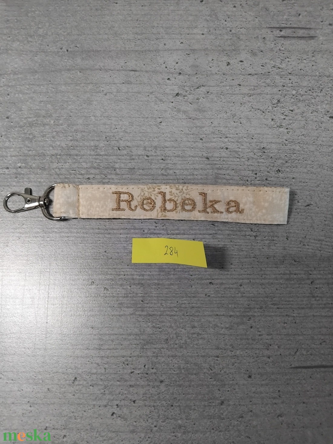 Hímzett neves kulcstartó - táska & tok - kulcstartó & táskadísz - kulcstartó - Meska.hu