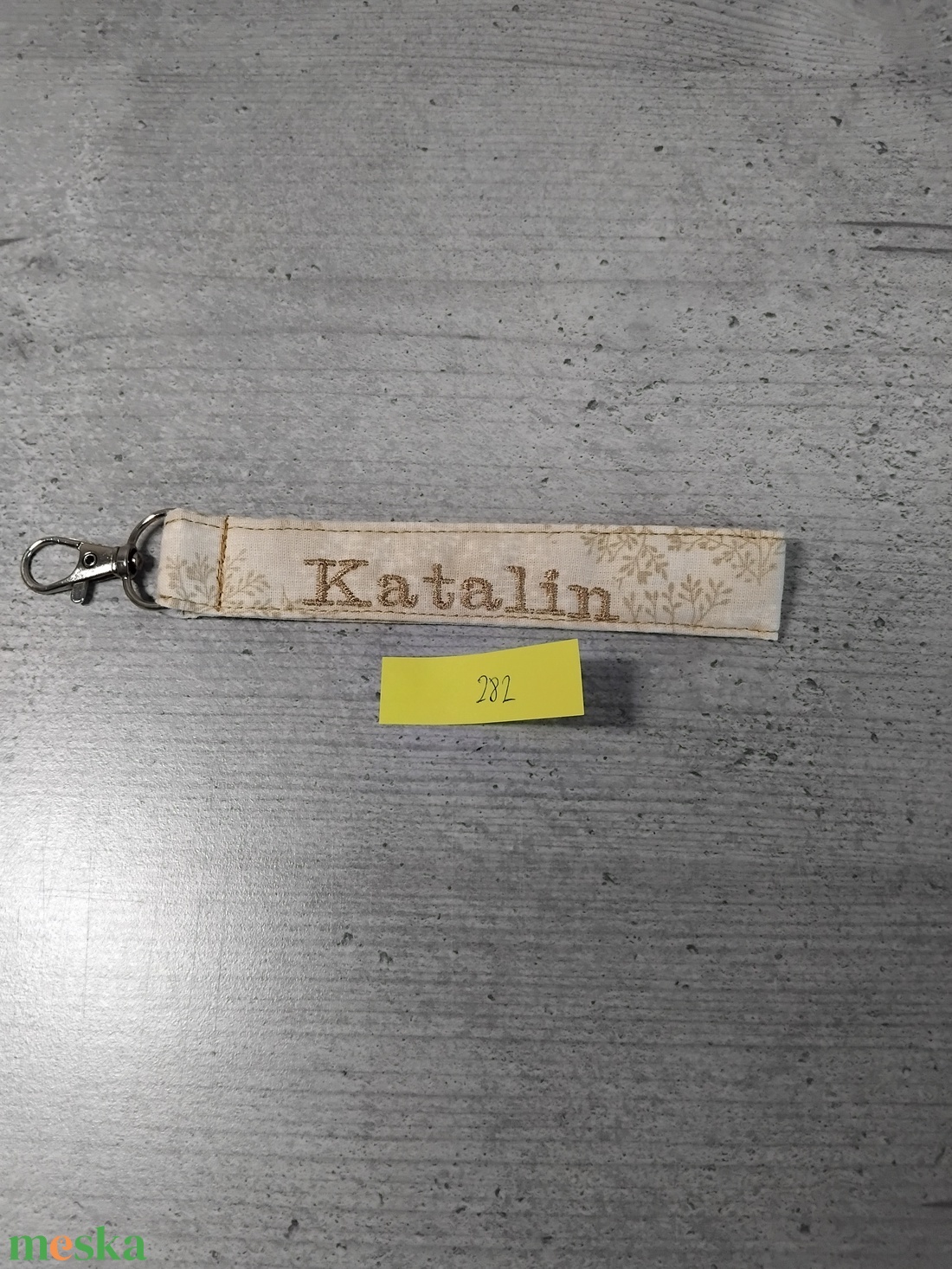 Hímzett neves kulcstartó - táska & tok - kulcstartó & táskadísz - kulcstartó - Meska.hu