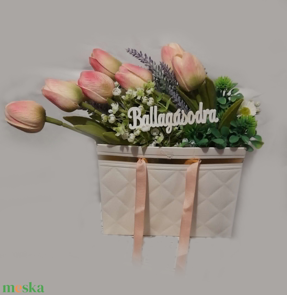 Ballagási virágbox, élethű tulipánokkal - otthon & életmód - virágdekoráció - virágok - virágcsokor - Meska.hu