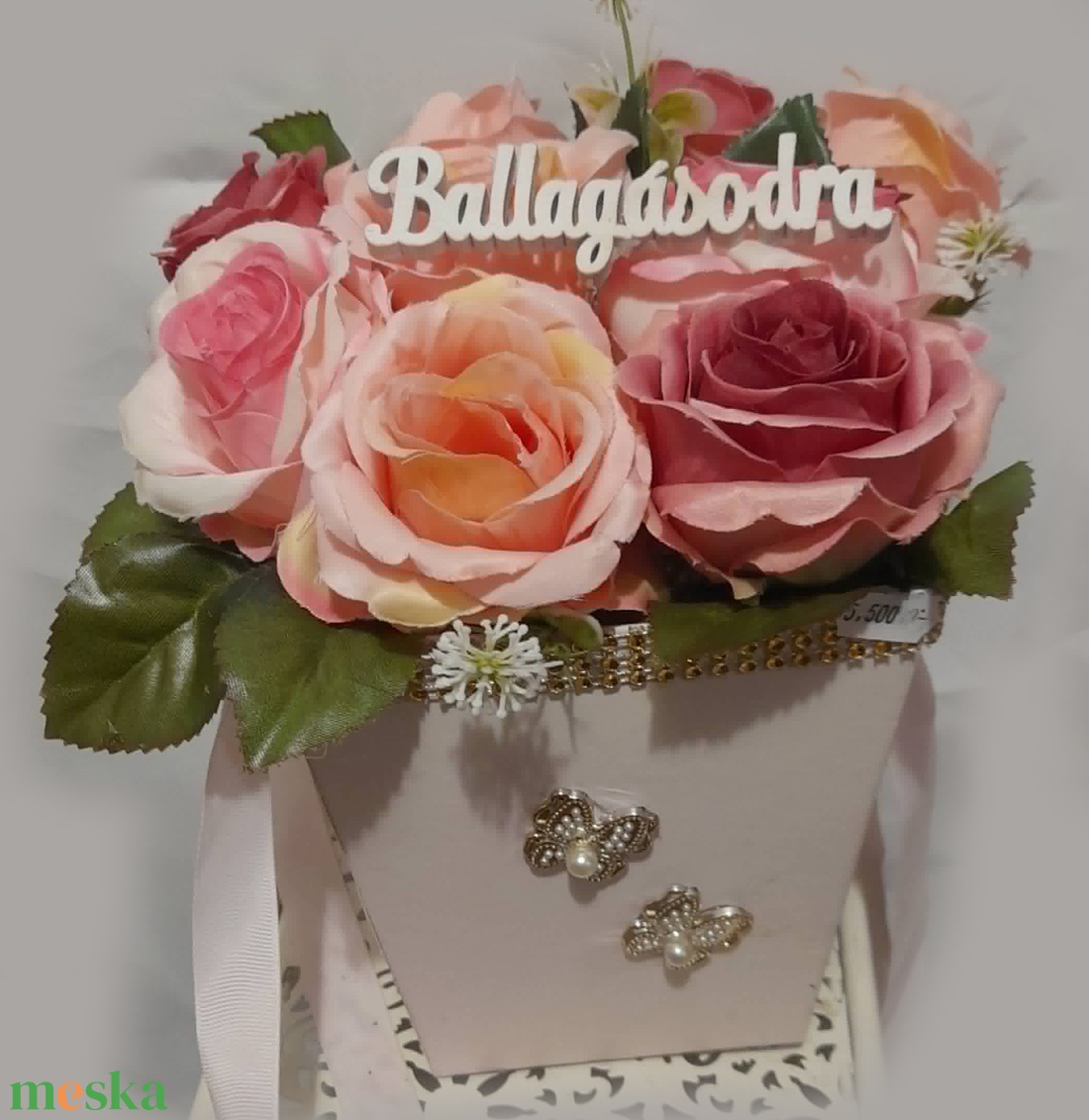 Ballagási virágbox, selyemrózsákkal - otthon & életmód - virágdekoráció - virágok - virágcsokor - Meska.hu