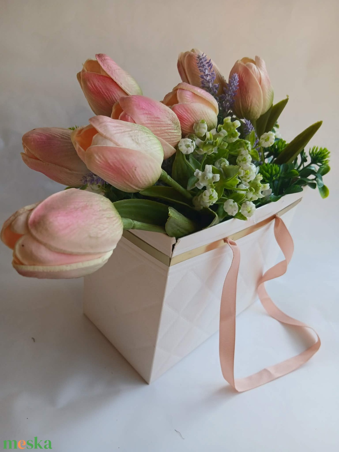 Púder elegancia tulipánkompozíció - otthon & életmód - virágdekoráció - virágok - virágbox - Meska.hu
