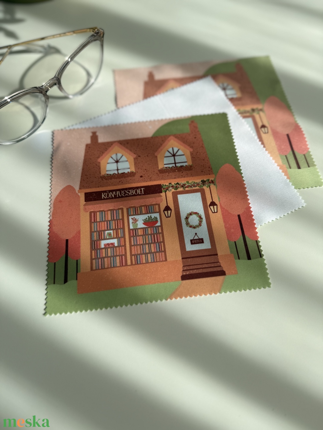 Tavaszi könyvesbolt - szemüvegtörlő kendő  - táska & tok - pénztárca & más tok - szemüvegtok - Meska.hu