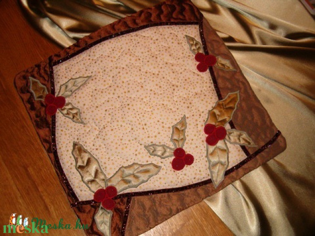 Karácsonyi  terítő,  quilting asztalközép, adventi decor - karácsony - karácsonyi lakásdekoráció - ünnepi asztaldekoráció - Meska.hu
