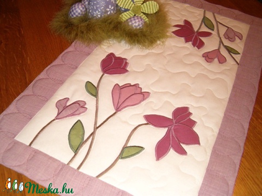 Húsvéti quilt asztalterítő - otthon & életmód - dekoráció - asztal és polc dekoráció - asztaldísz - Meska.hu