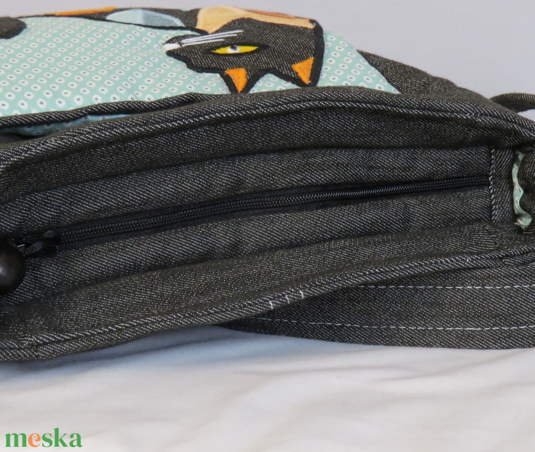  Fekete farmer női válltáska cica applikációval, egyedi  designer  crossbody táska, vállon átvethető   - táska & tok - kézitáska & válltáska - vállon átvethető táska - Meska.hu