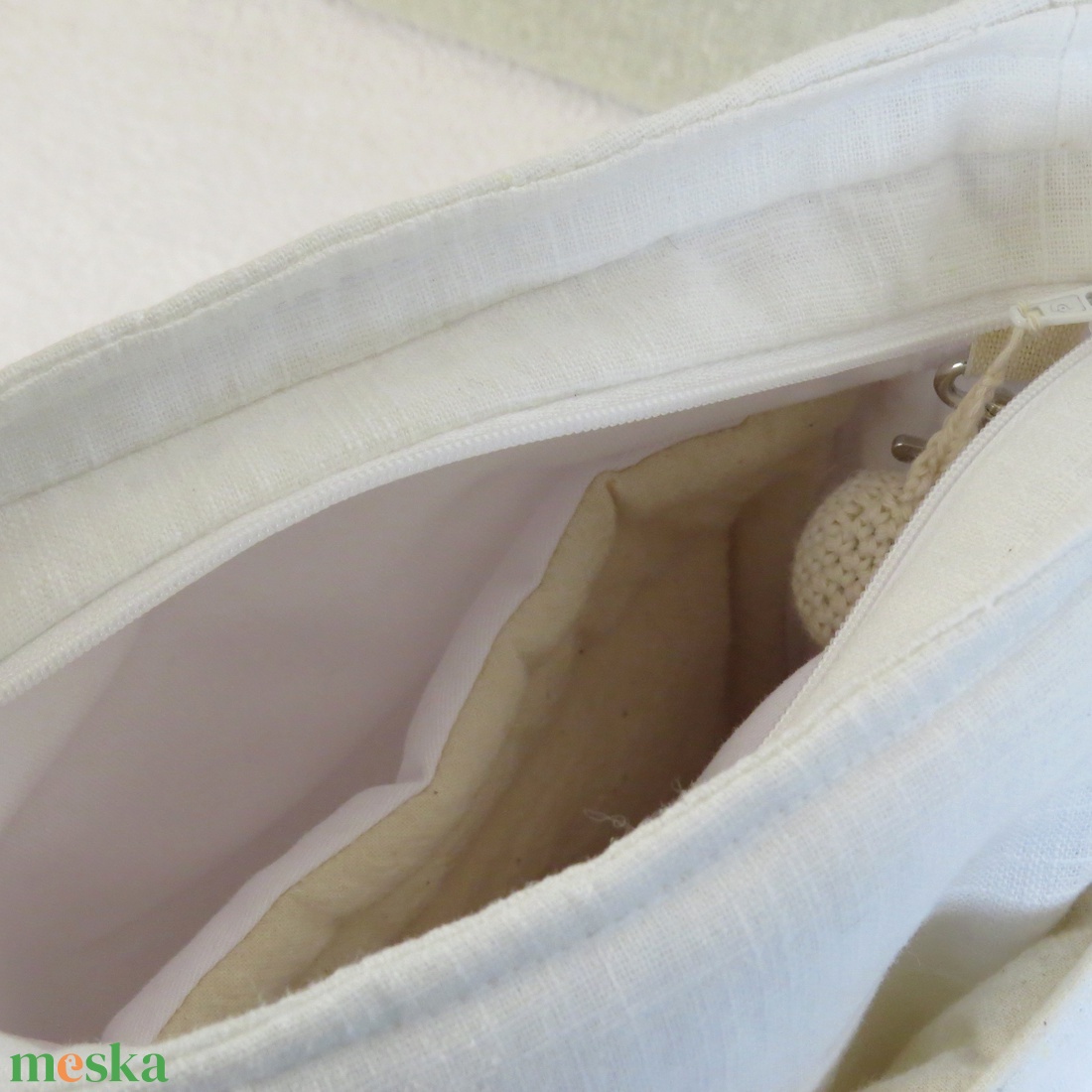 Len női válltáska, fehér táska sok zsebbel, pitypanggal, crossbody táska cipzárral, vállon átvethető füllel, sportos - táska & tok - kézitáska & válltáska - vállon átvethető táska - Meska.hu Len női válltáska, fehér táska sok zsebbel, pitypanggal, crossbody táska cipzárral, vállon átvethető füllel, sportos - táska & tok - kézitáska & válltáska - vállon átvethető táska - Meska.hu