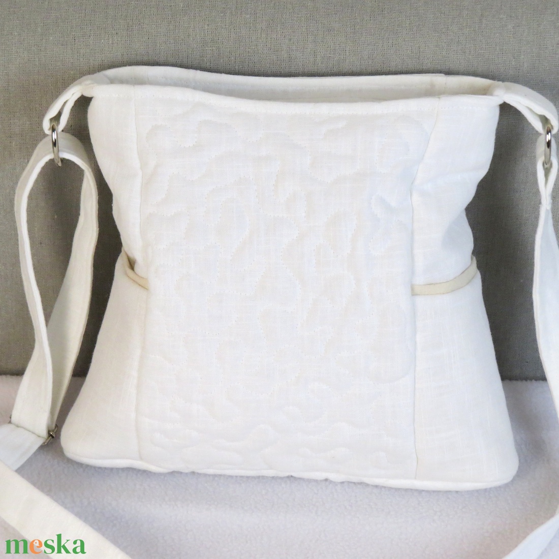 Len női válltáska, fehér táska sok zsebbel, pitypanggal, crossbody táska cipzárral, vállon átvethető füllel, sportos - táska & tok - kézitáska & válltáska - vállon átvethető táska - Meska.hu Len női válltáska, fehér táska sok zsebbel, pitypanggal, crossbody táska cipzárral, vállon átvethető füllel, sportos - táska & tok - kézitáska & válltáska - vállon átvethető táska - Meska.hu