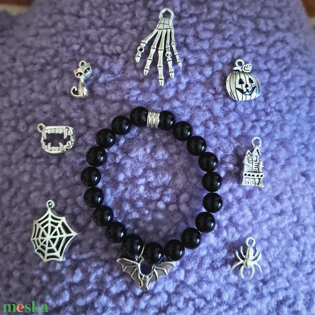 Halloweeni ónix ásványkarkötő választható denevér, tök, cica, pók, kastély, pókháló, vámpírszáj, csontvázkéz medállal - ékszer - karkötő - ásványkarkötő - Meska.hu Halloweeni ónix ásványkarkötő választható denevér, tök, cica, pók, kastély, pókháló, vámpírszáj, csontvázkéz medállal - ékszer - karkötő - ásványkarkötő - Meska.hu