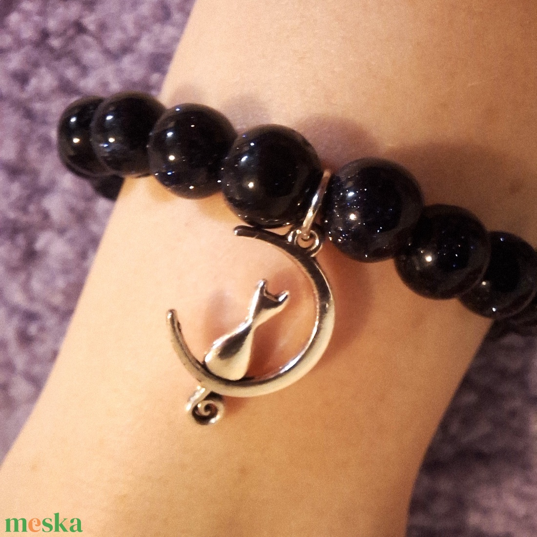 Cica holdon kék homokkő ásványkarkötő - ékszer - karkötő - ásványkarkötő - Meska.hu