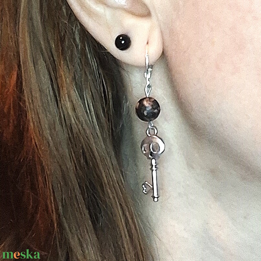 Koponyás kulcs rodonit ásvány fülbevaló - ékszer - fülbevaló - lógó fülbevaló - Meska.hu