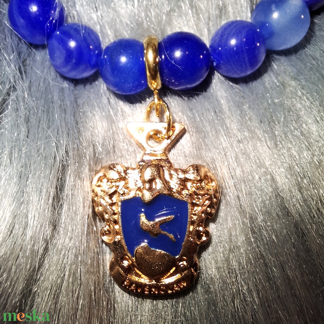 HOLLÓHÁT kék achát ásványkarkötő Harry Potteres charmmal - ékszer - karkötő - ásványkarkötő - Meska.hu