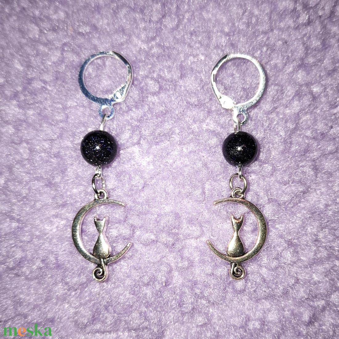 Macska a Holdon kék homokkő ásvány fülbevaló - ékszer - fülbevaló - lógó fülbevaló - Meska.hu