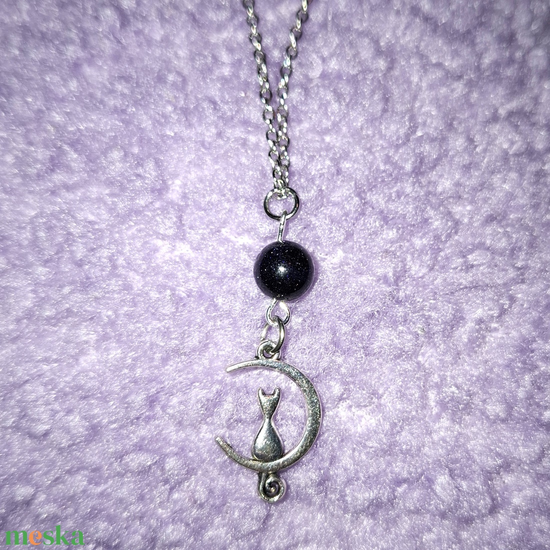 Macska a Holdon kék homokkő ásvány nyaklánc - ékszer - nyaklánc - medálos nyaklánc - Meska.hu