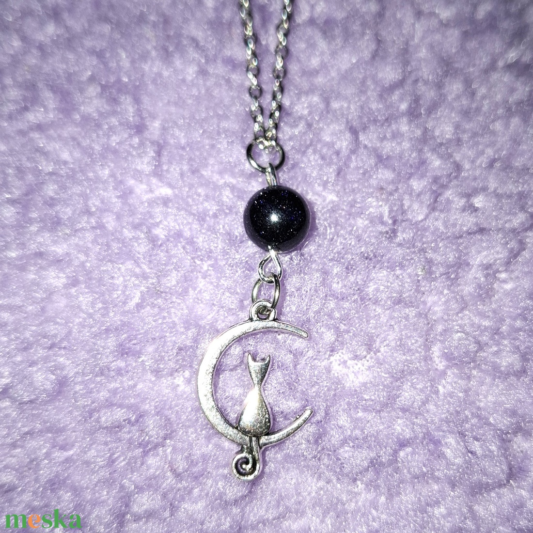 Macska a Holdon kék homokkő ásvány nyaklánc - ékszer - nyaklánc - medálos nyaklánc - Meska.hu