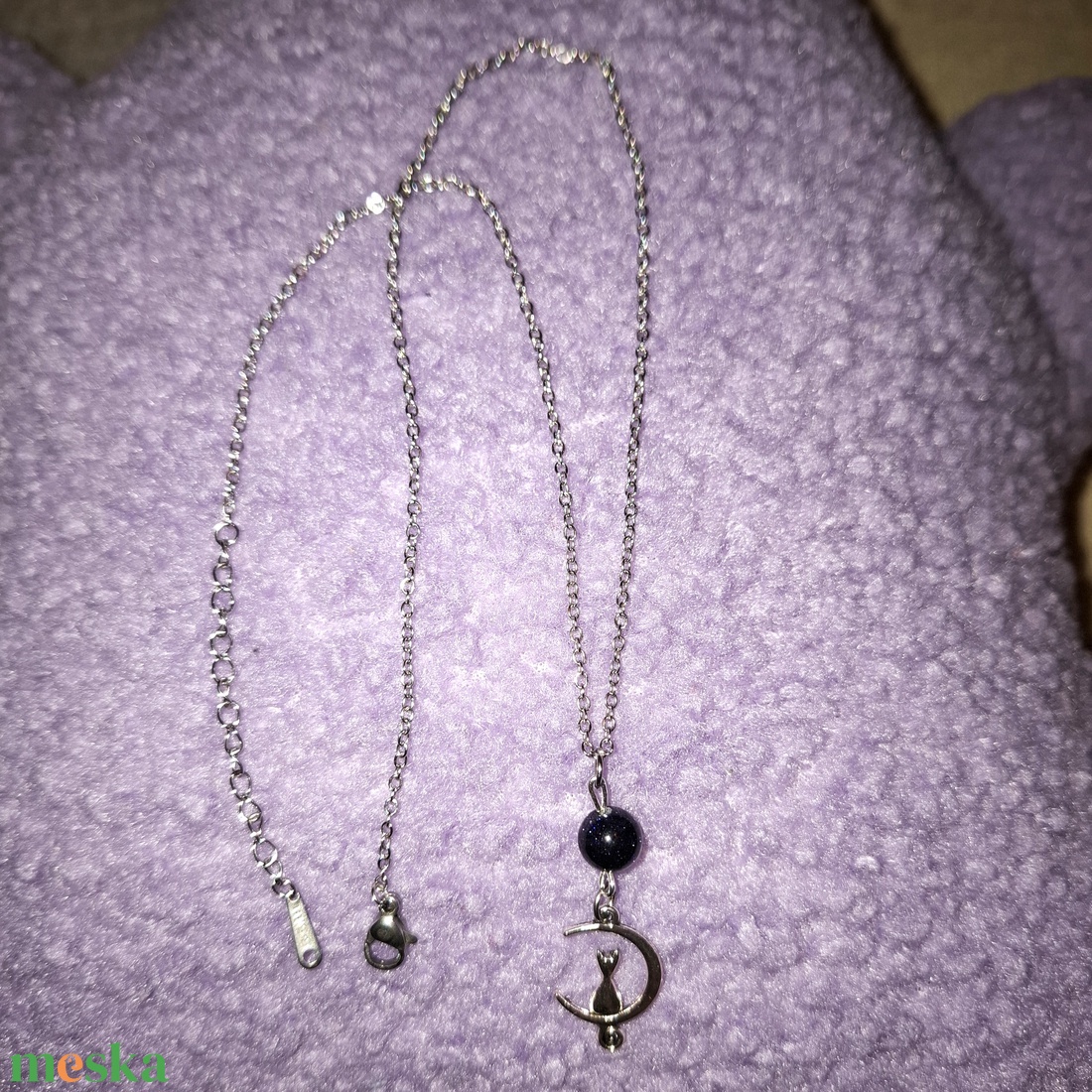 Macska a Holdon kék homokkő ásvány nyaklánc - ékszer - nyaklánc - medálos nyaklánc - Meska.hu