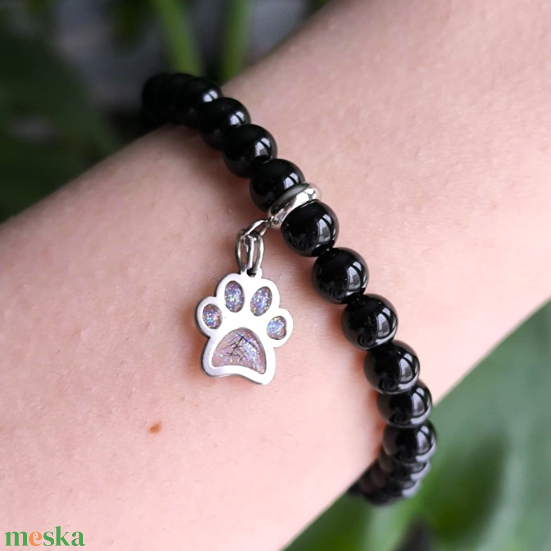 Szőrőr mancs medálos ónix ásványkarkötő kisállat szőrrel - ékszer - karkötő - ásványkarkötő - Meska.hu