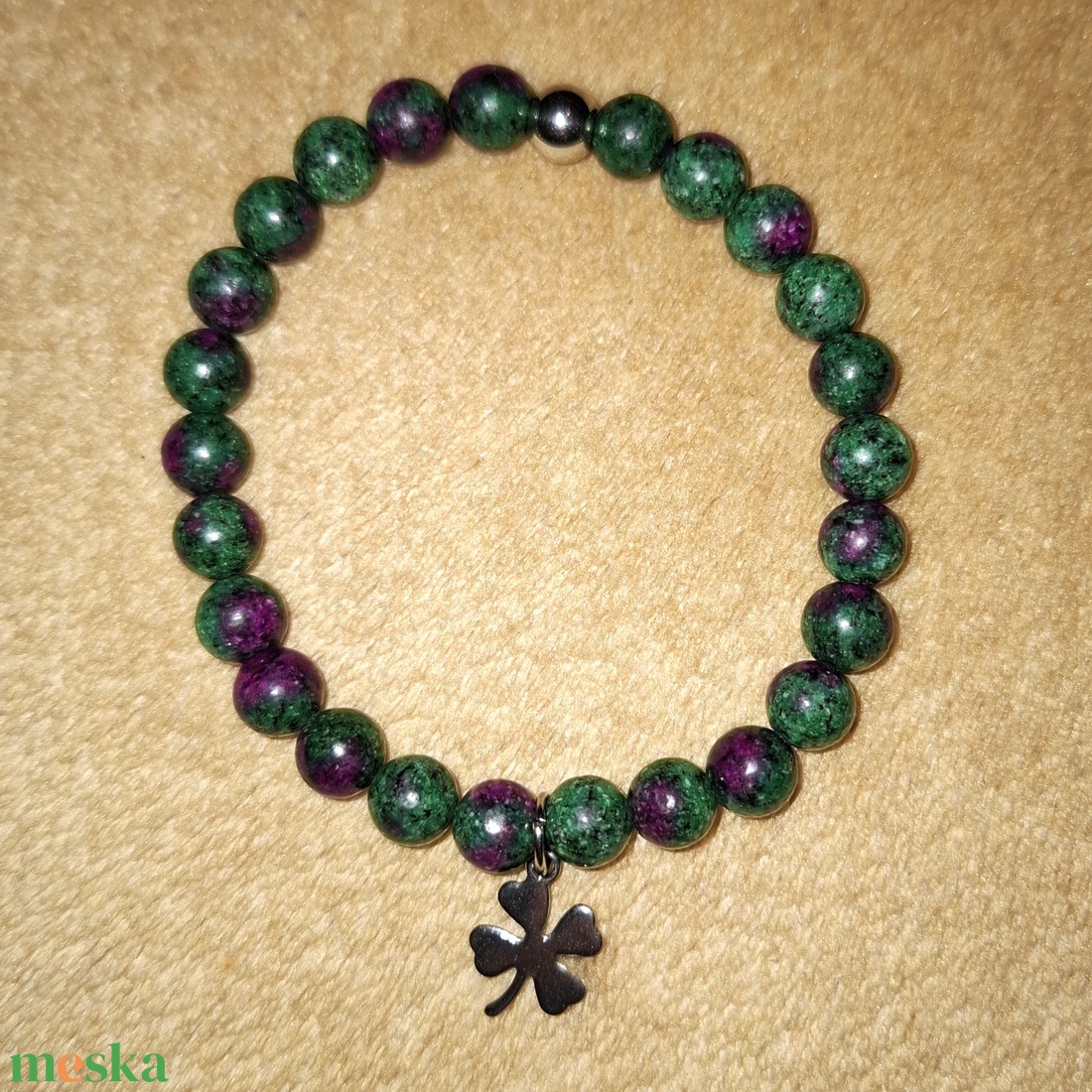 Szerencsehozó lóhere medálos rubin-zoizit ásványkarkötő - ékszer - karkötő - ásványkarkötő - Meska.hu