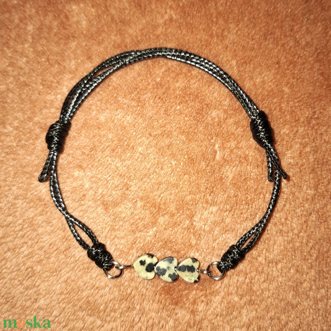 Szívek dalmata jáspis ásványos zsinór karkötő - ékszer - karkötő - ásványkarkötő - Meska.hu